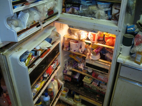 Overstuffed-Fridge-With-Rotting-Food